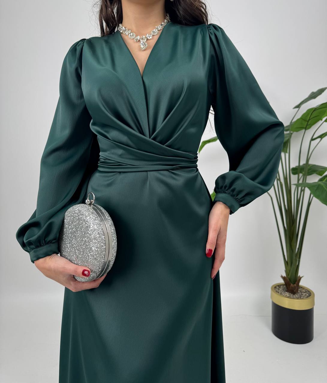 robe de soirée satiné émeraude Alhambra Couture