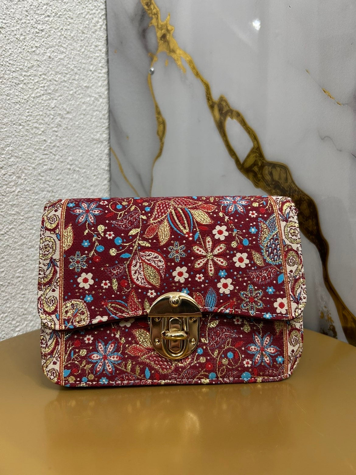 Sac brodé bordeaux Alhambra Couture