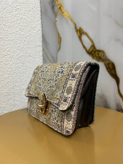 Sac brodé rouge Alhambra Couture