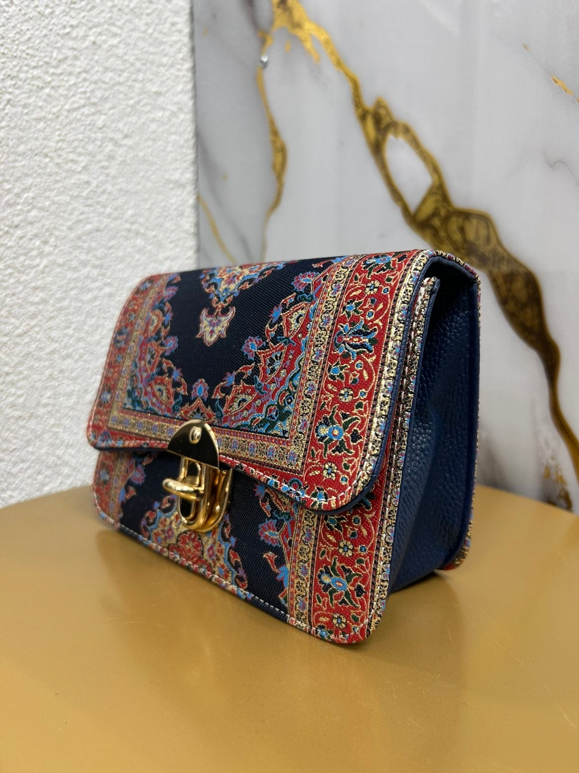 Sac brodé rouge Alhambra Couture