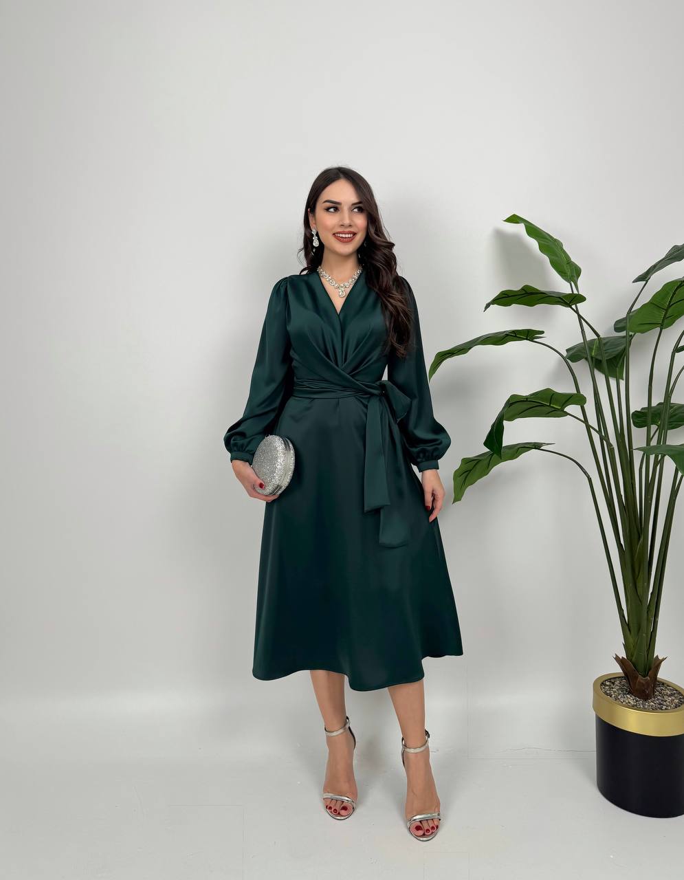 robe de soirée satiné émeraude Alhambra Couture