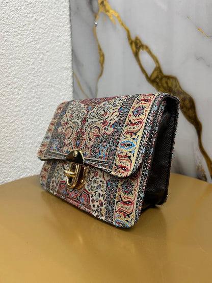Sac brodé rouge Alhambra Couture