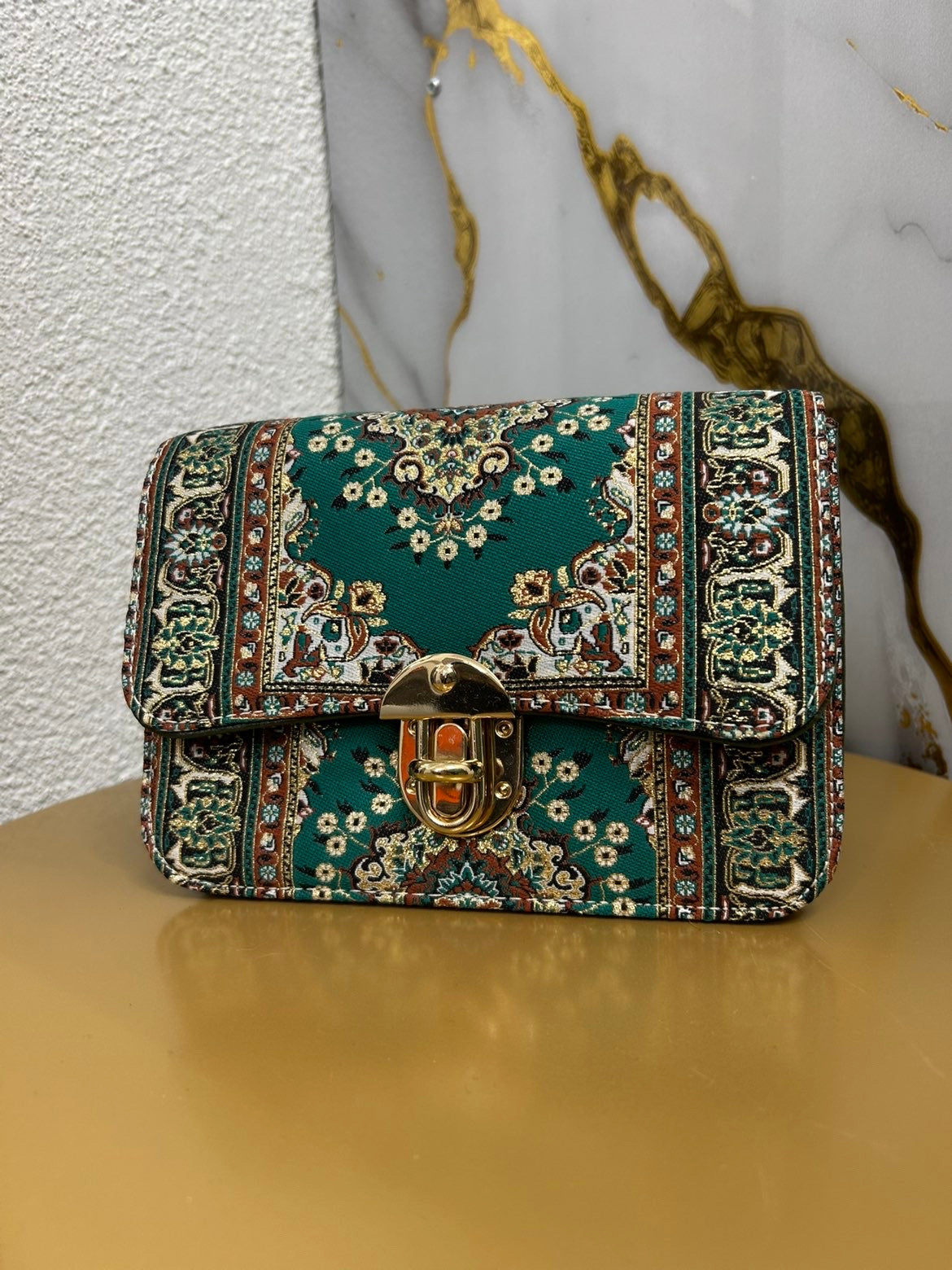 Sac brodé rouge Alhambra Couture