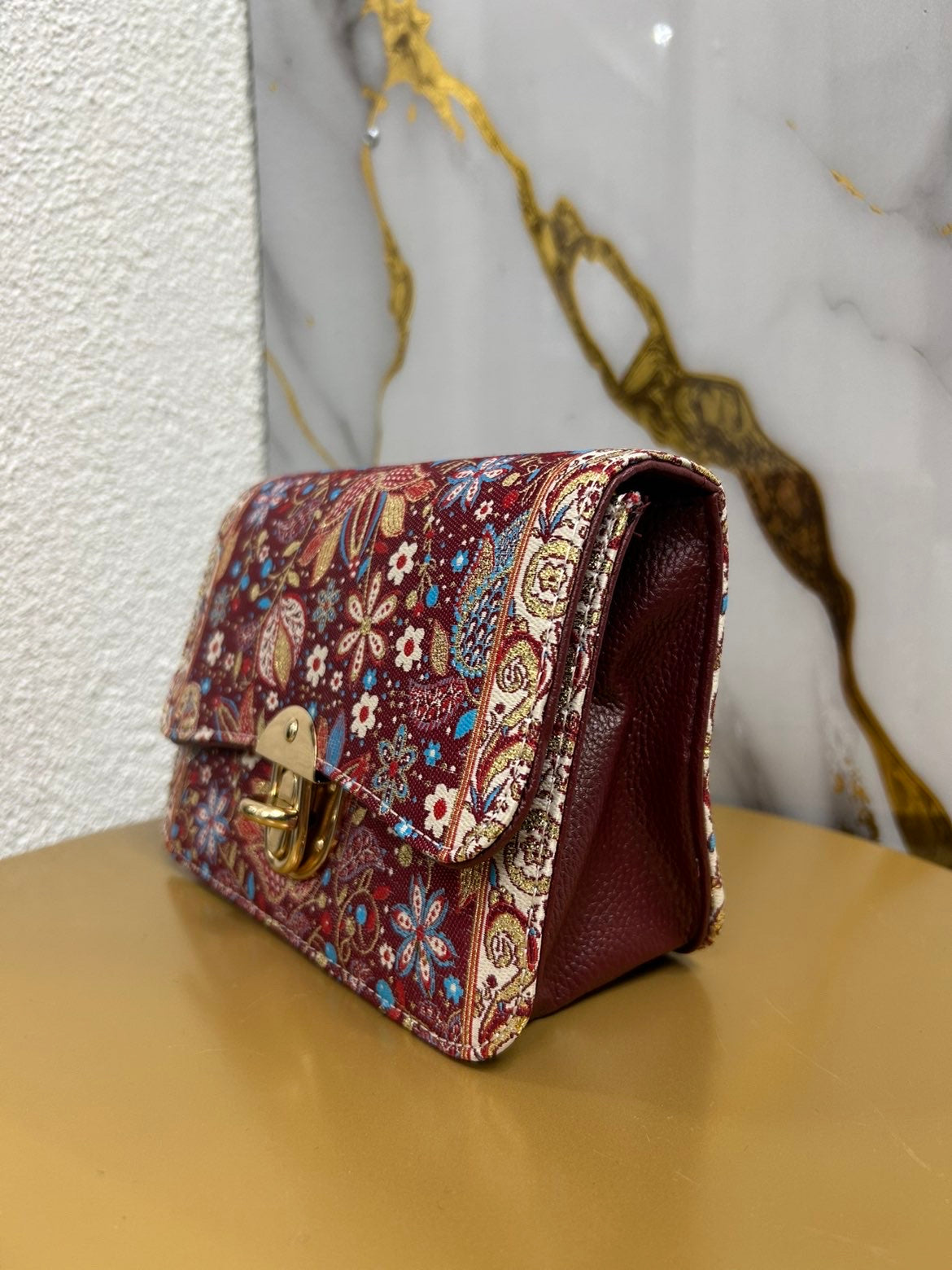 Sac brodé rouge Alhambra Couture