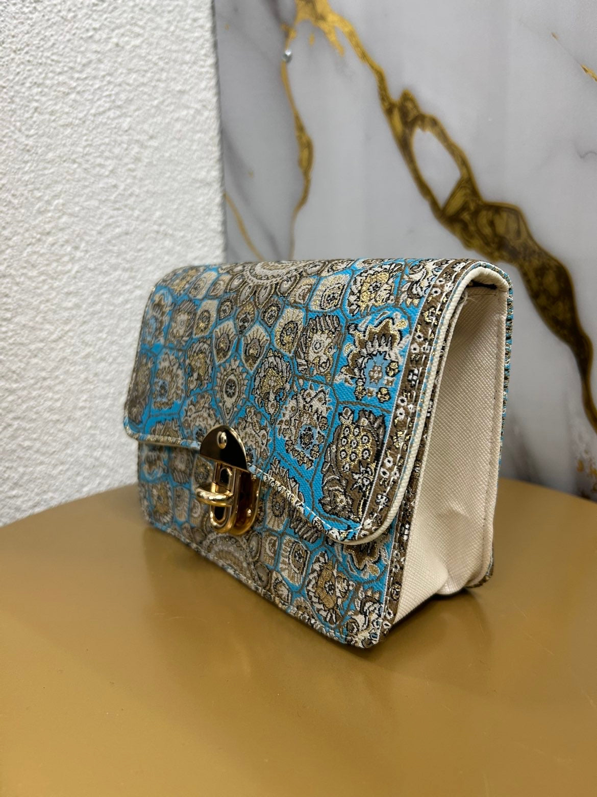 Sac brodé rouge Alhambra Couture