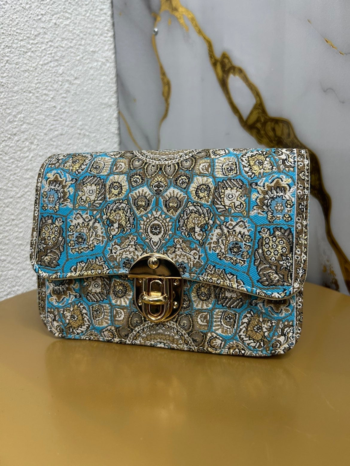 Sac brodé rouge Alhambra Couture