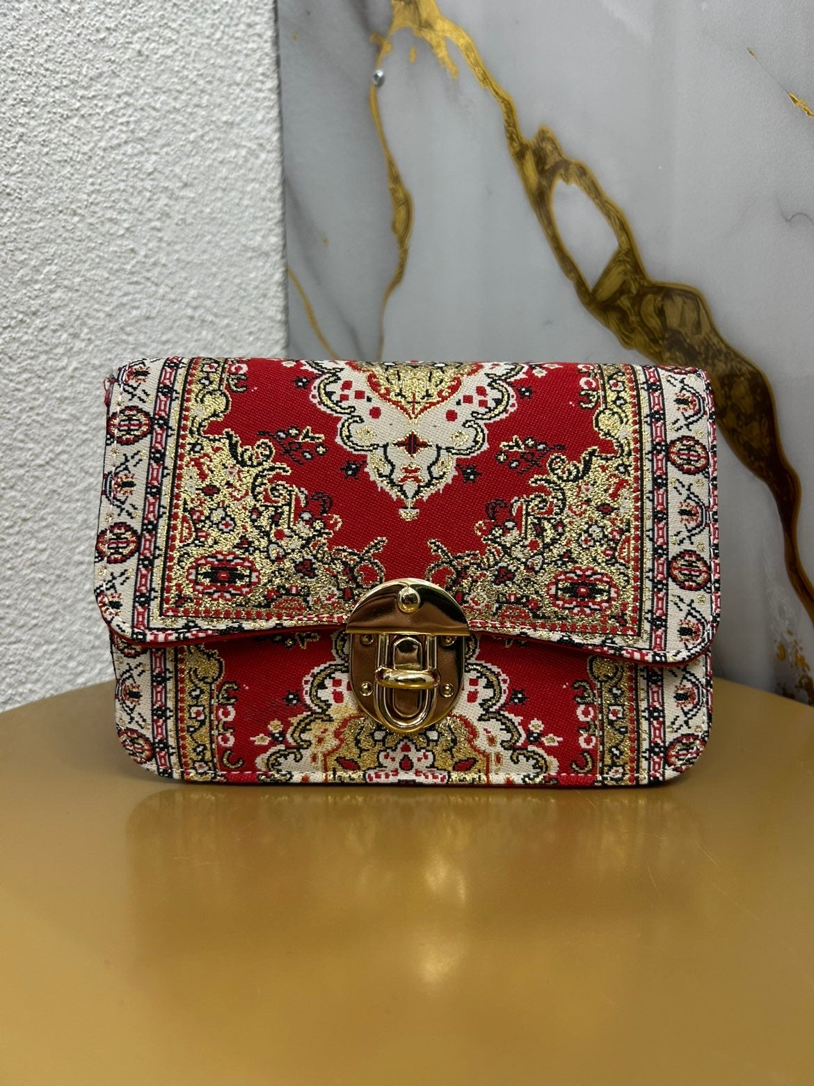 Sac brodé rouge Alhambra Couture
