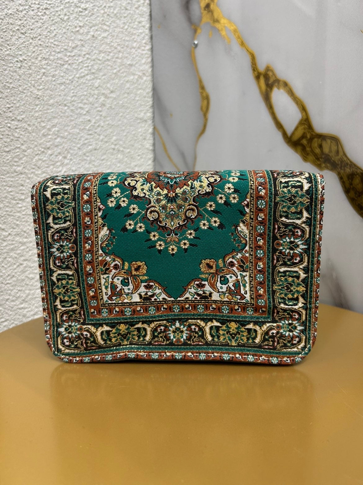 Sac brodé rouge Alhambra Couture