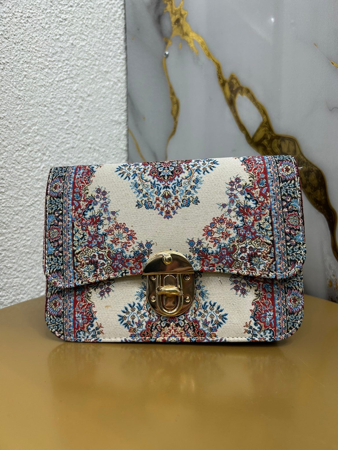 Sac brodé rouge Alhambra Couture