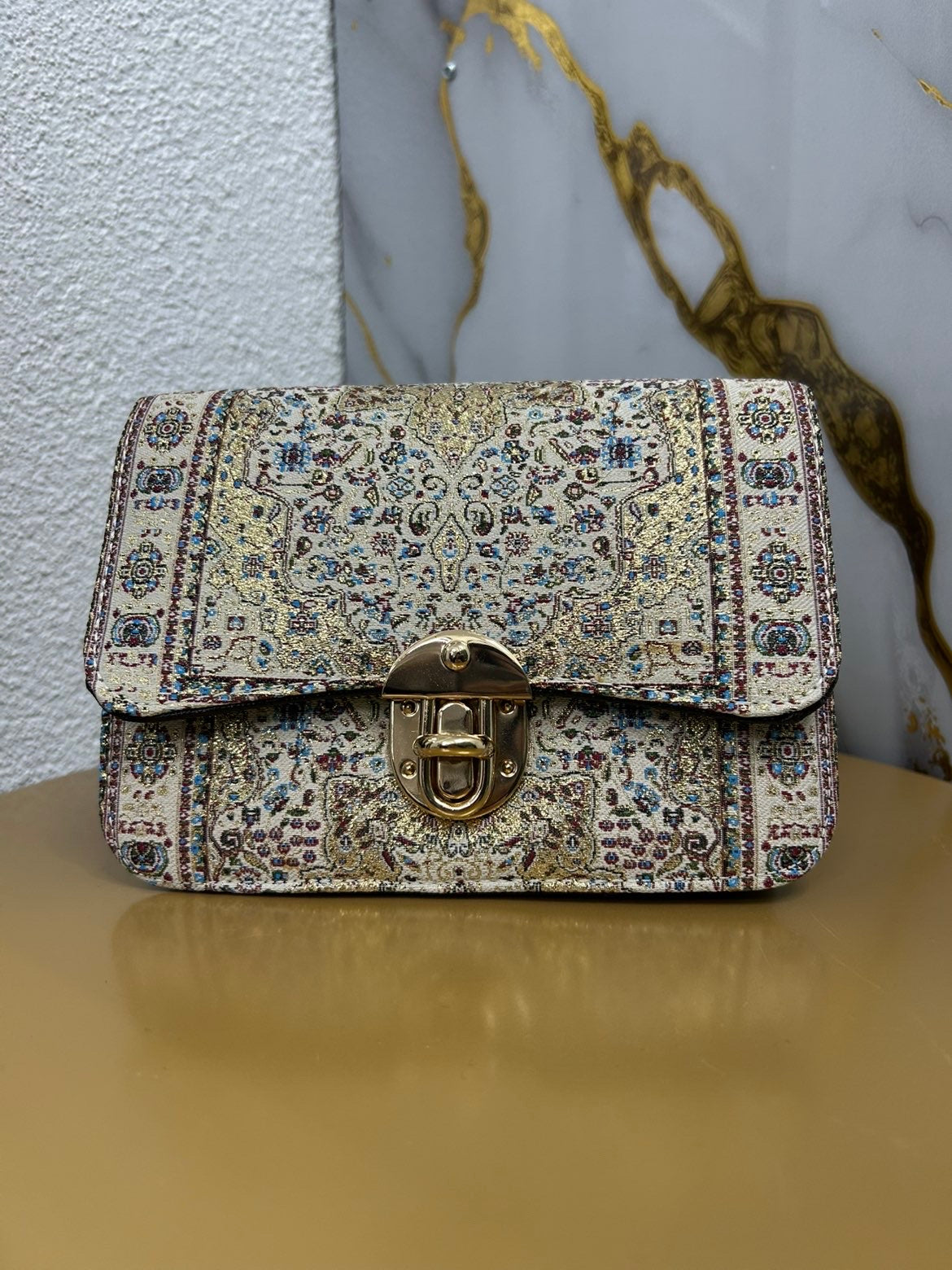 Sac brodé rouge Alhambra Couture