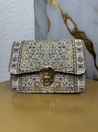 Sac brodé rouge Alhambra Couture