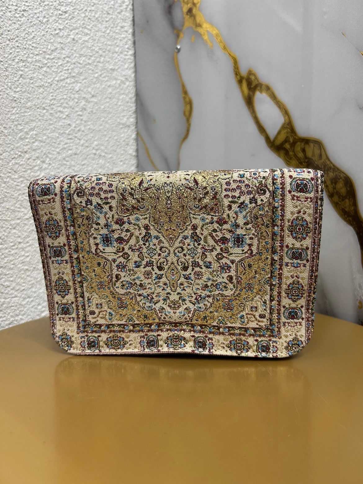 Sac brodé rouge Alhambra Couture