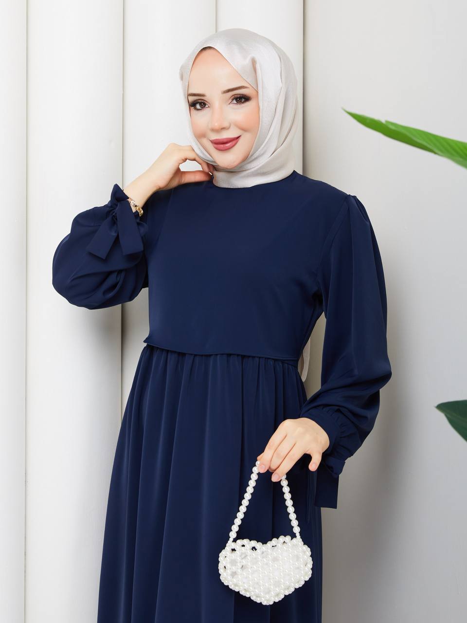 Robe modeste bleu marine et gris Alhambra Couture