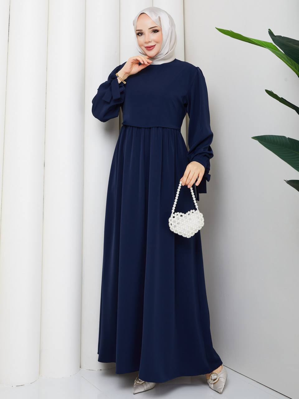 Robe modeste bleu marine et gris Alhambra Couture