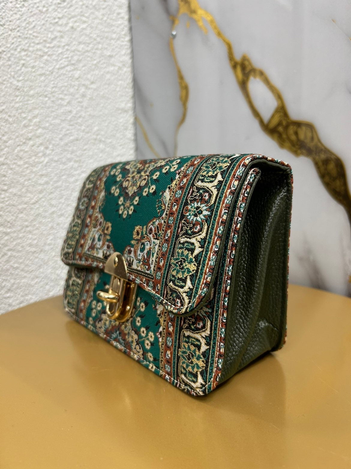 Sac brodé rouge Alhambra Couture