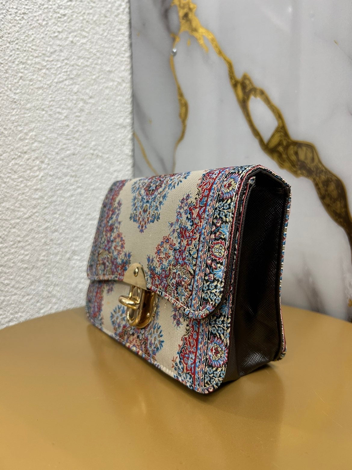 Sac brodé rouge Alhambra Couture