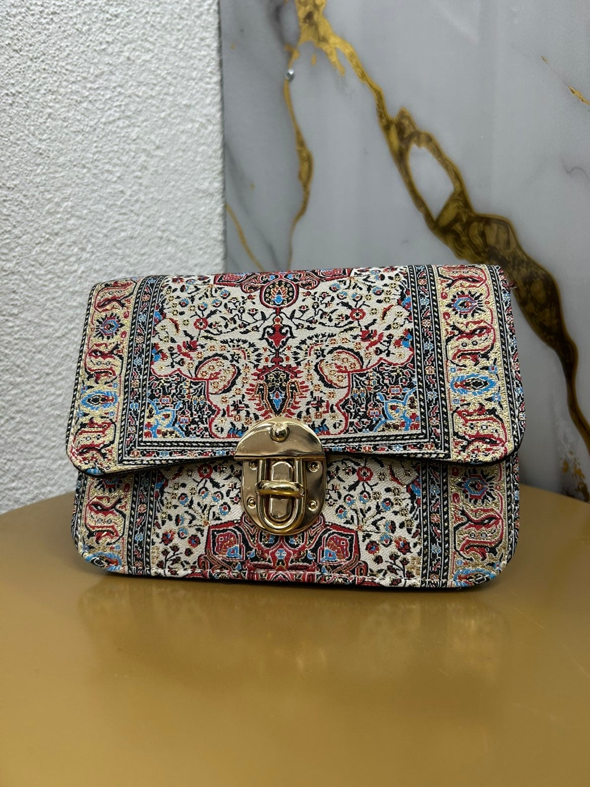 Sac brodé rouge Alhambra Couture